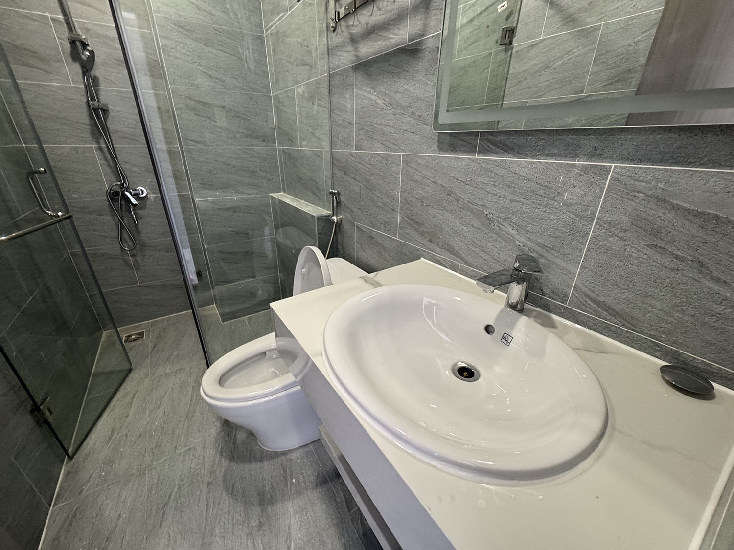 Nhà phố mới 100%, DTKV: 4mx12,5m, vuông, 4 tầng, full nội thất, hẻm xe hơi khu Vip NGUYỄN VĂN TRỖI